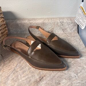 Sperry Saybrook Size 9 leather shoes. Olive.